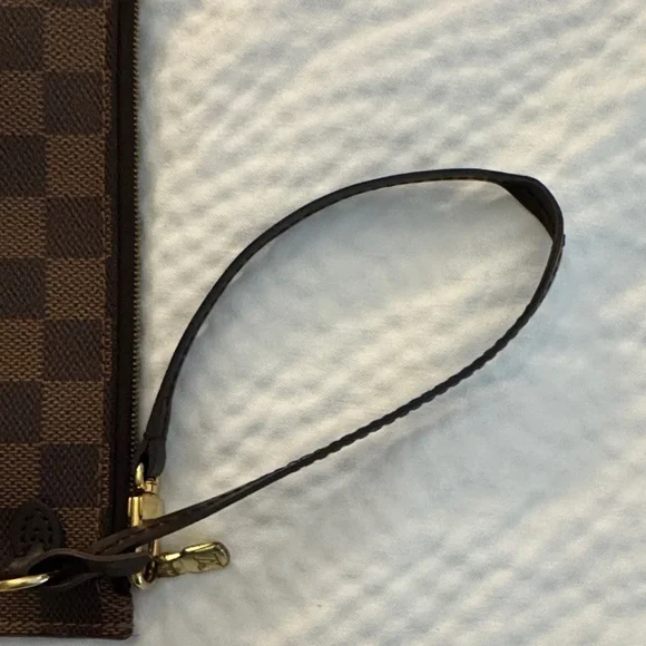 Louis Vuitton wristlet pochette - Picture 4 of 9